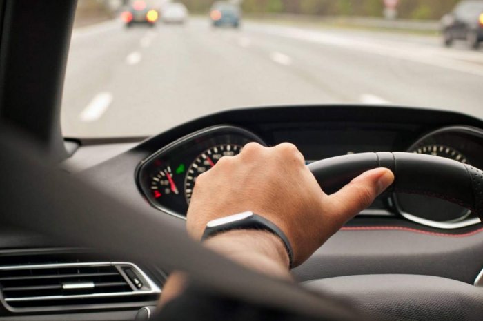 Этому не учат в автошколах: куда на самом деле надо смотреть за рулем