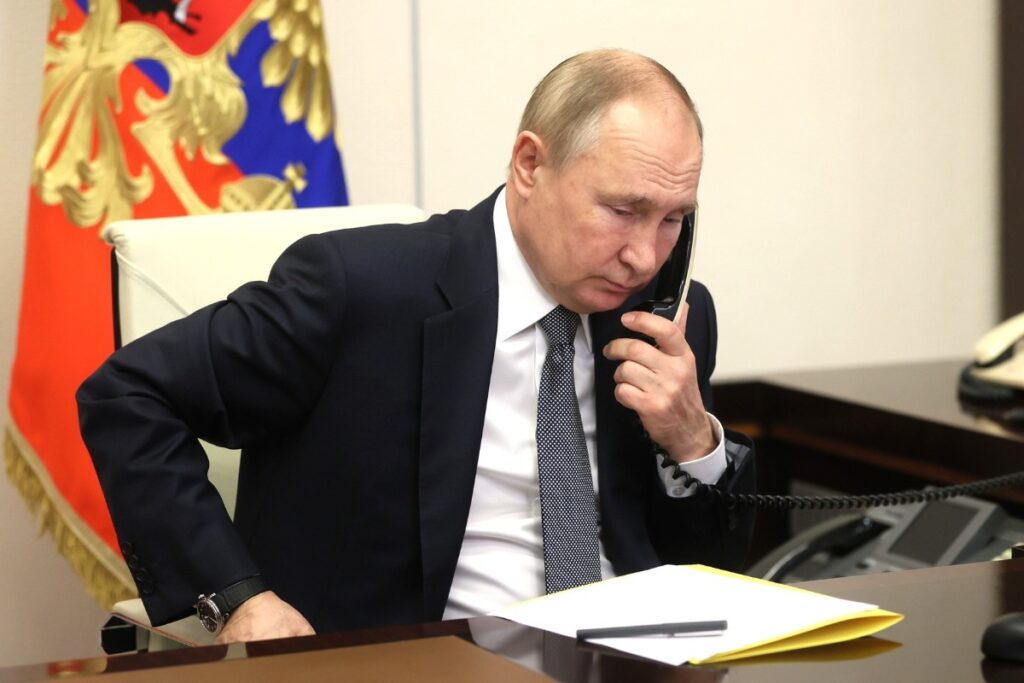 Песков назвал время телефонного разговора Путина с Трампом