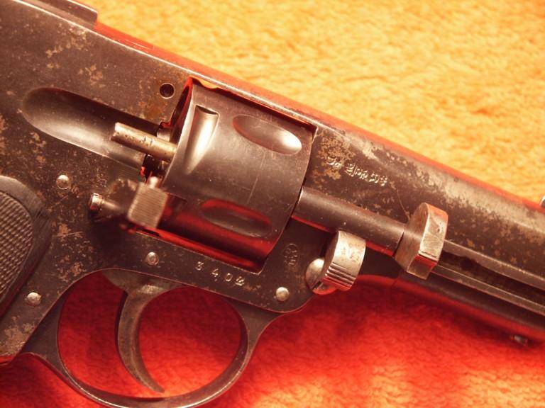 Револьверы и пистолеты, более чем странные оружие