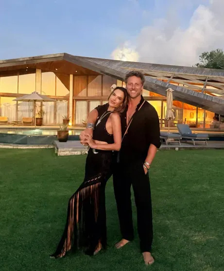 Алессандра Амбросио встретила 45-летие на Бали с бойфрендом и детьми Амбросио, АмбросиоАлессандра, Алессандра, Палмер, своего, бизнесменом, Алессандры, Джейми, несколько, продюсером, саудовским, Ричардом, фотографом, Николо, итальянским, романов, разошлись, причин, объяснив, марте