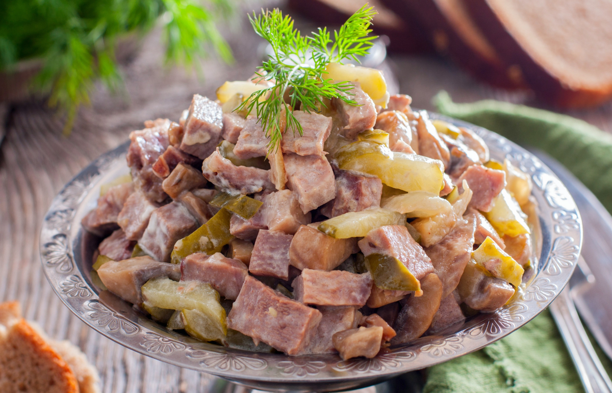 Салат Екатерининский с говяжьим языком всегда готовлю для новогоднего стола: вкусный, а готовится быстро