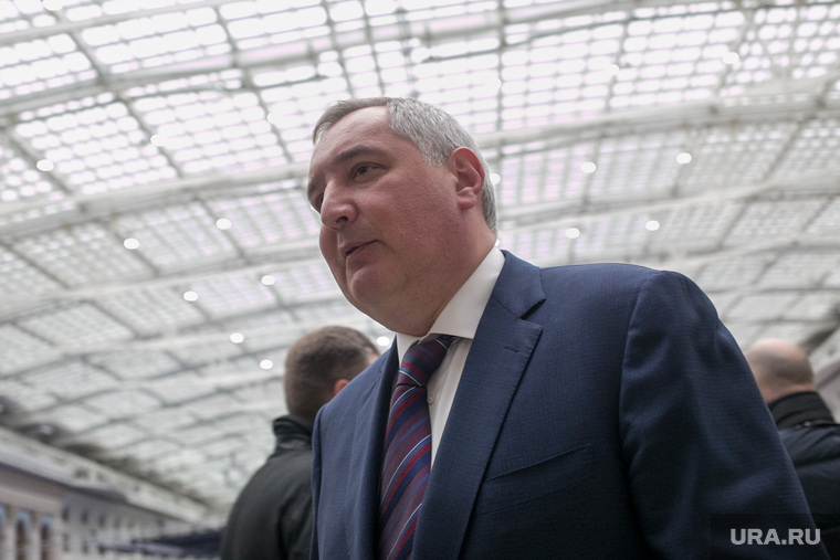 Россиян удивило место Рогозина «на галерке» на совещании по космосу