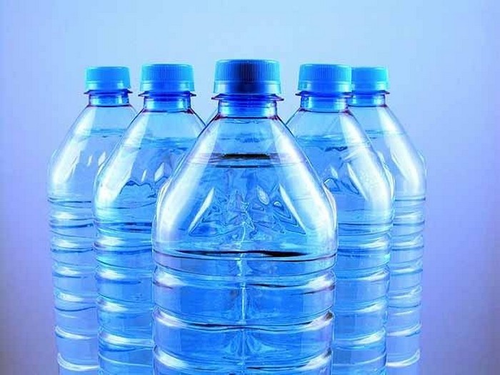 Почему нельзя повторно использовать пластиковые бутылки от воды