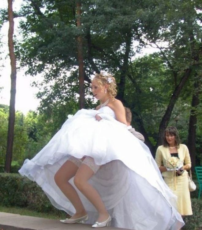 Свадебные наряды подвели этих невест в самый ответственный момент позитив,смешные картинки,юмор