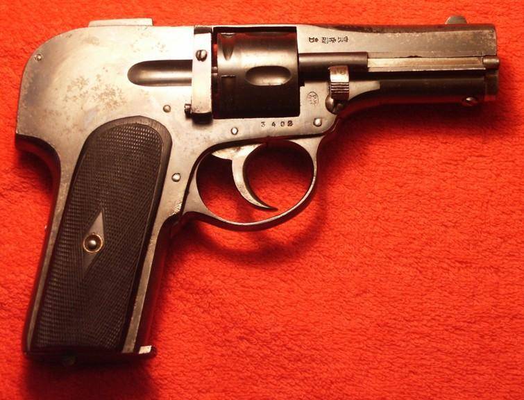 Револьверы и пистолеты, более чем странные оружие