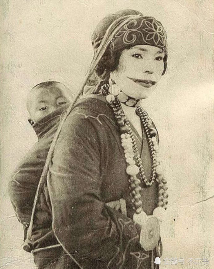 Женщина айну с традиционной татуировкой на лице. 1930 год, Япония. история, мгновения жизни, фотография