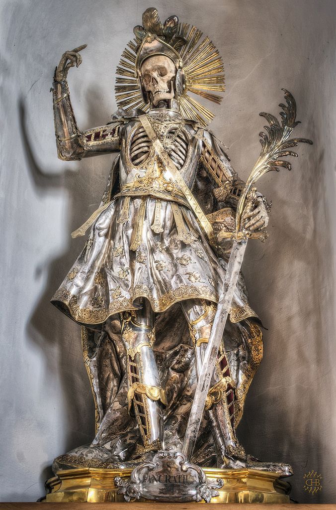 Скелет святого Панкратия в доспехах (4).jpg
