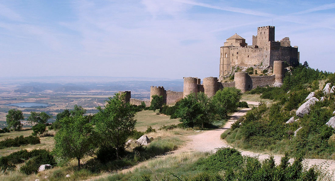 15 мест заброшенных замков мира, которые хочется посетить