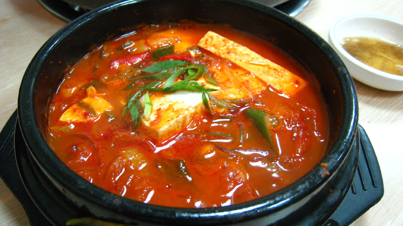 File:Korean stew-Kimchi jjigae-01.jpg - Wikimedia Commons