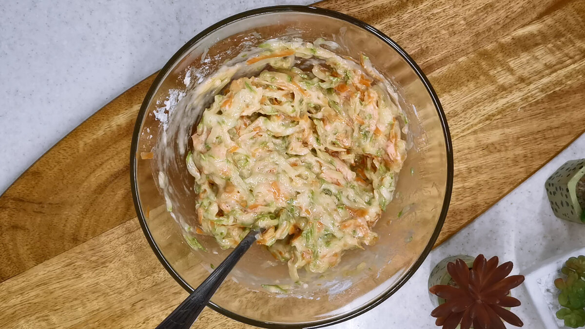 У меня все кабачки сейчас уходят на вкуснейшие котлеты. Часть съедаем сразу, остальное в морозилку и зимой едим У меня все кабачки сейчас уходят на вкуснейшие котлеты. Часть съедаем сразу, остальное в морозилку и зимой едим котлеты, перец, крупной, только, очень, сразу, проминаем, овощные, можно, сметана, укроп, чеснок, присаливаем, слегка, просто, сухарях, минут, зимой, выкладываем, сухари