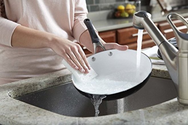 Как очистить керамическую сковороду от нагара
