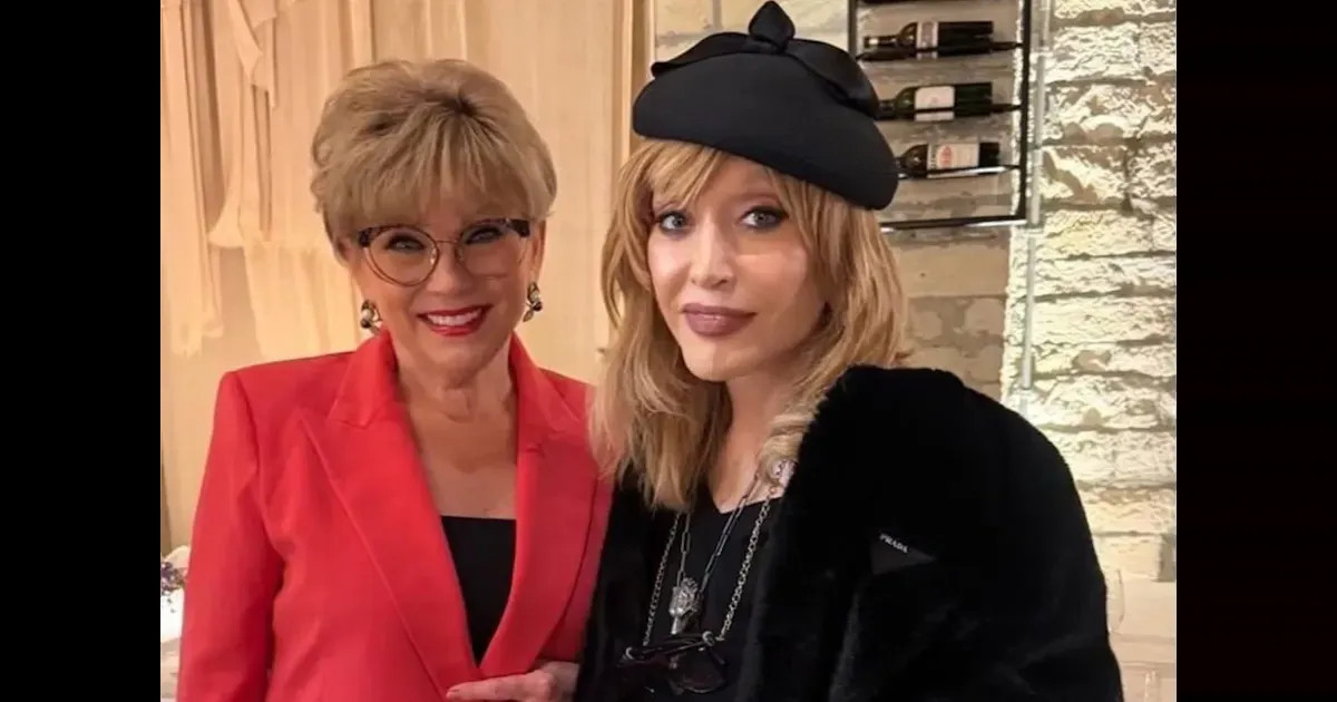 В шубе Prada и берете: Алла Пугачёва появилась на публике в Лимасоле