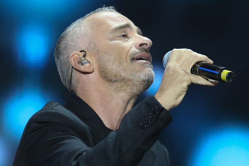 Имя итальянского певца рамазотти 4 буквы. Рамаззотти. Eros Ramazzotti. Молодой Эрос Рамаззотти фото. Сколько лет Рамазотти певцу Эросу.