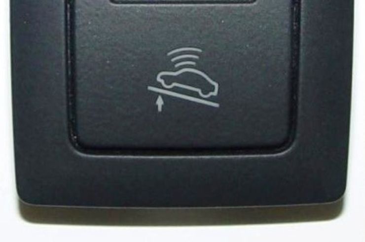 3 секретных и невероятно полезных клавиши в авто, о которых почти никто не знает рециркуляции, можно, режим, воздуха, бывает, когда, лучше, чтобы, эвакуировать, сигнализация, включения, кнопки, находится, машине, трансмиссии, рядом, автомобиль Скажем, откатить, сторону, затащить