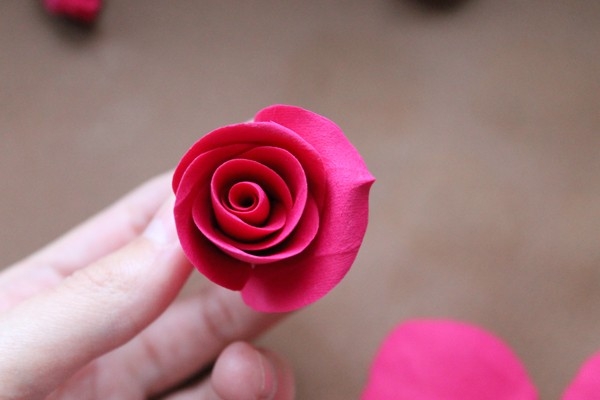 Лепка цветов из полимерной глины: делаем сердце из роз  глина,декор,розы