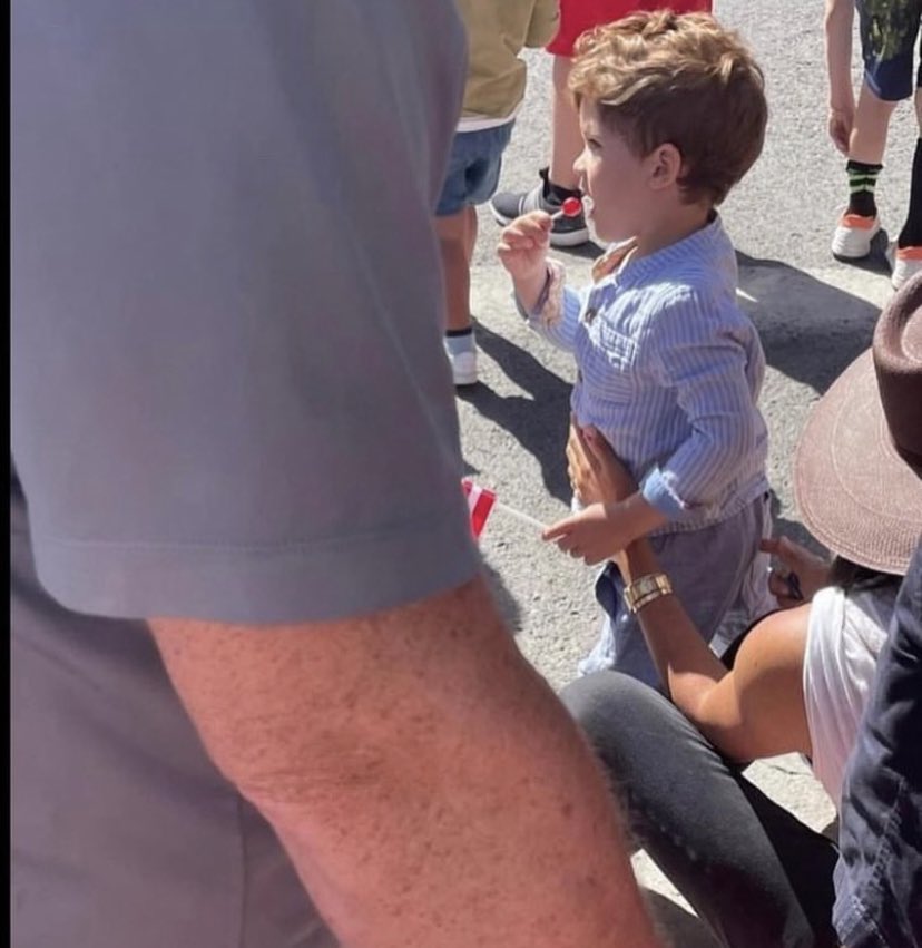 Принца Гарри и Меган Маркл сфотографировали на параде в Вайоминге в честь Дня независимости США