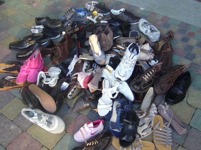 2. Обувь, ни в коем случае не носите дешёвую обувь из синтетических материалов. Вонючие ноги, запах от ног, сделай сам, факты