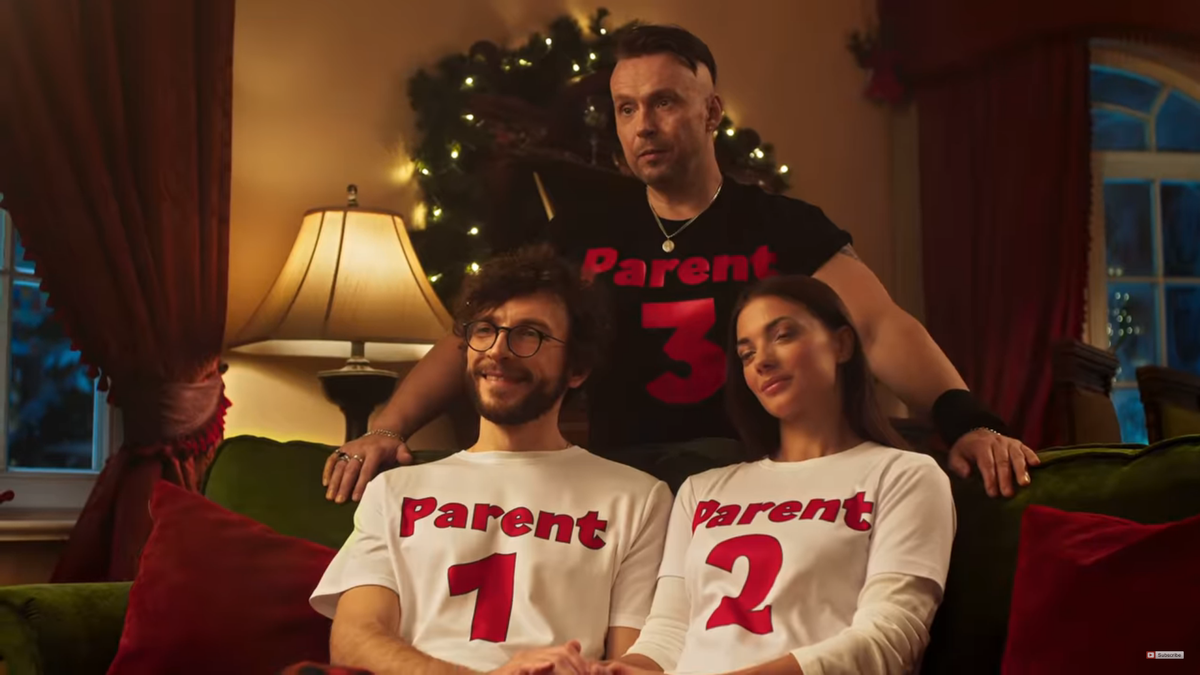 Иностранцы посмотрели язвительный ролик о толерантном Рождестве от Russia Todey. Их реакция