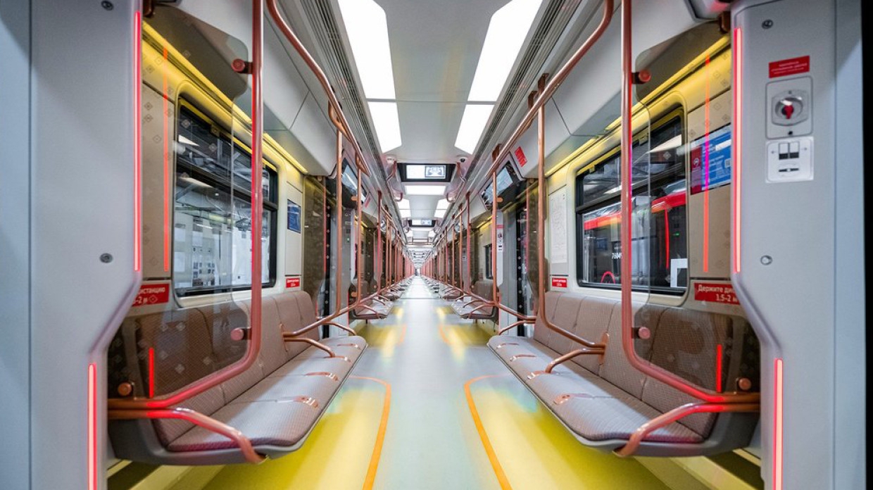 Движение по Филевской линии московского метро приостановлено из-за дождя