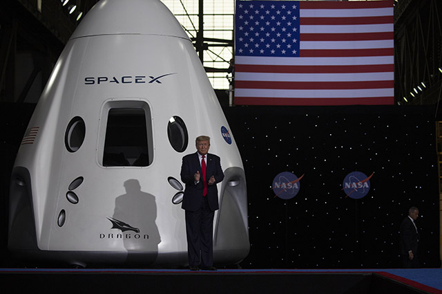 В США состоялся исторический запуск ракеты компании SpaceX: как это было SpaceX, своих, астронавтов, запуск, назад, Херли, событие, ракеты, должно, Dragon, чтобы, Дональд, Трамп, удачного, запуска, скрывал, Вчера, Роберт, радостных, эмоцийМеня