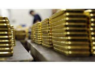 Почему мир скупает золото при сильном долларе