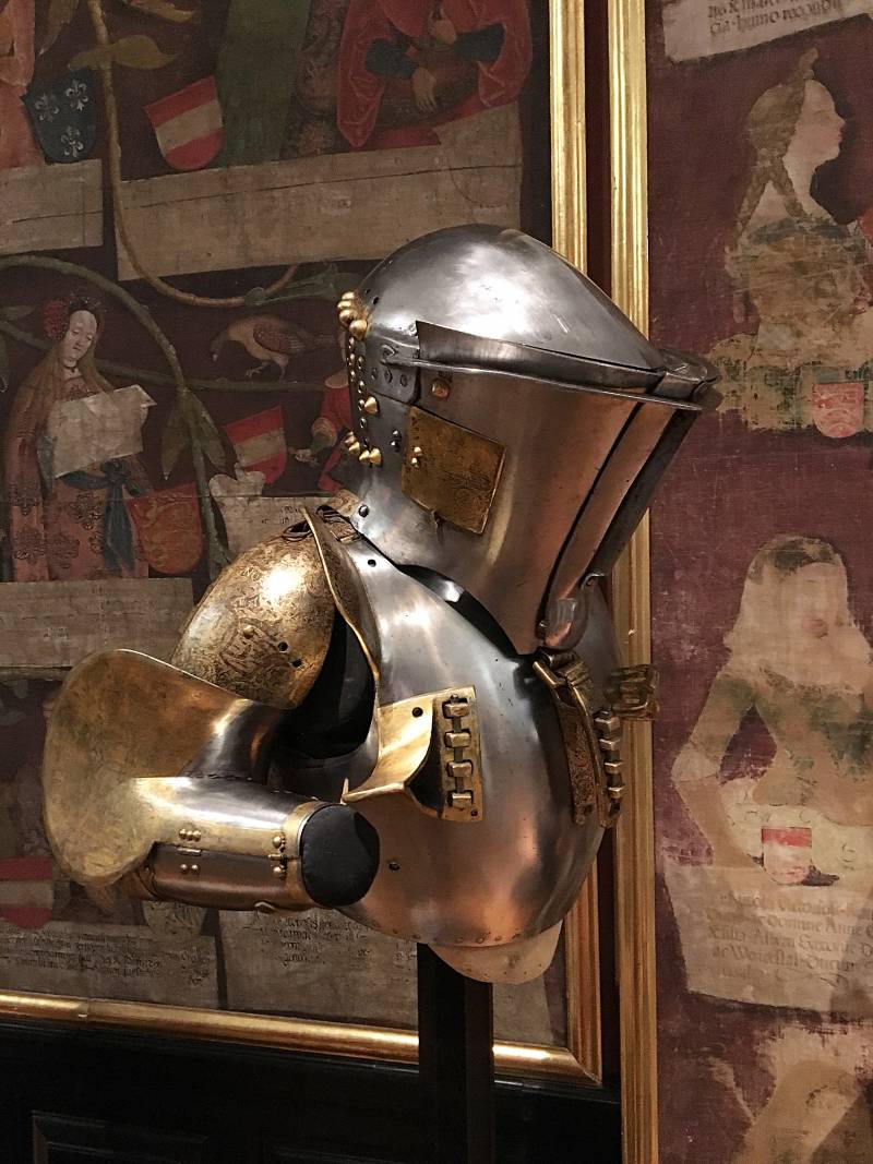 Доспехи подлинные и доспехи поддельные Доспехи подлинные и доспехи поддельные история