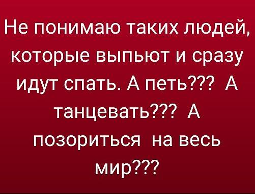 Мужик стоит возле салона красоты и нервно курит сигареты одну за другой