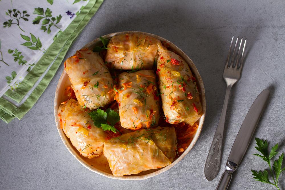 Постные голубцы с шампиньонами и рисом: рецепт чтобы, грибы, голубцов, капусту, водой, листы, молотый, только, голубцы, посолите, двумя, несколько, грибов, добавьте, среднем, кочан, сковороду, мягкими, щепотками, тушите