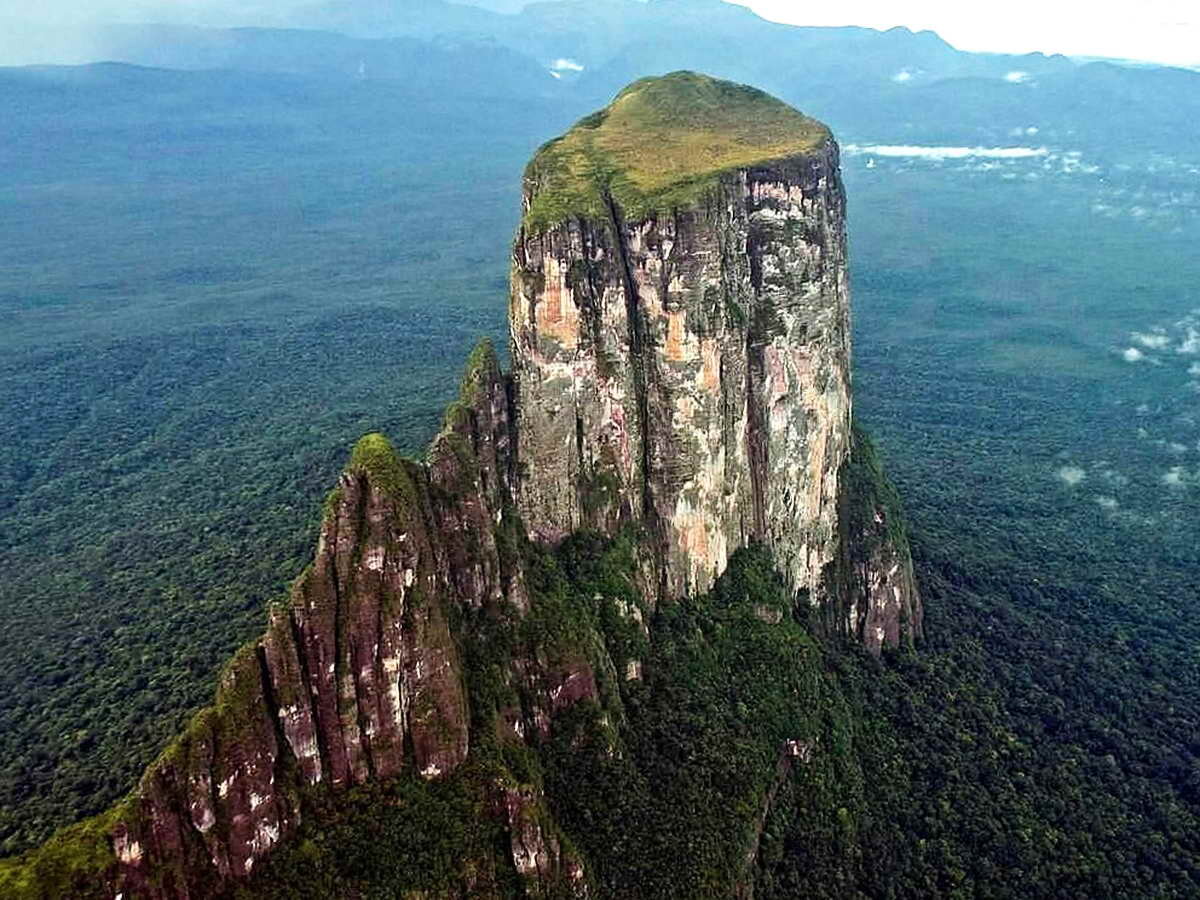 Затерянный мир на вершине столовой горы Сарисаринама