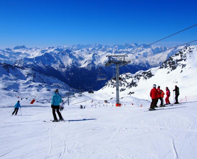 Первый горнолыжный курорт. Валь Торанс Франция. Горнолыжный туризм во Франции. Корсика горнолыжный курорт. Дорогой лыжный курорт во Франции.