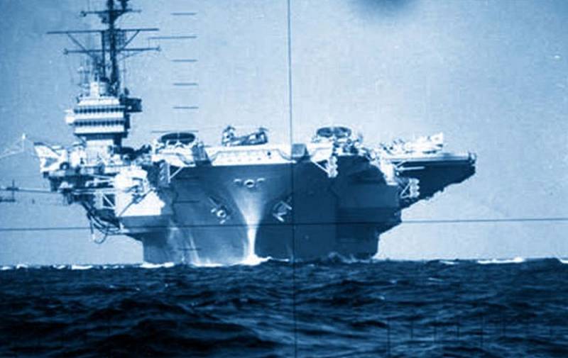 Два мощных удара: как советская подлодка столкнулась с авианосцем США