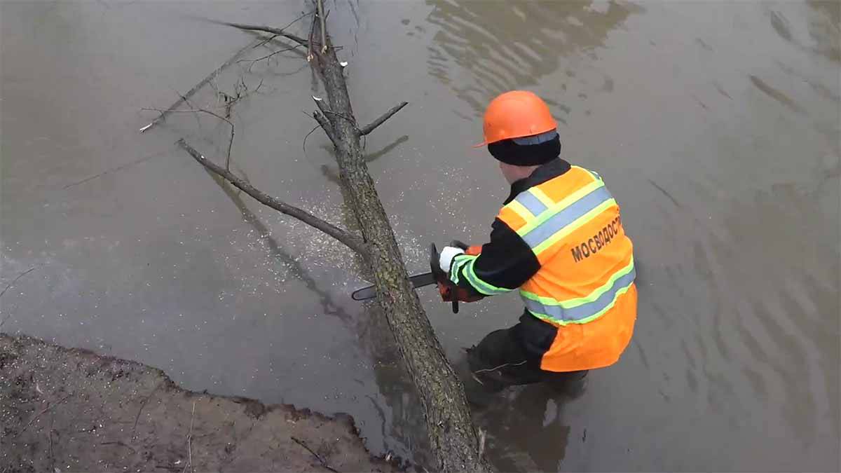 Столичные службы ликвидировали скопление воды на юге Москвы