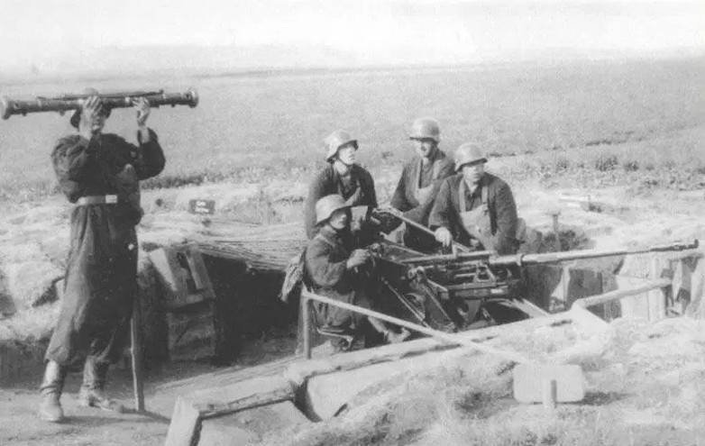 Использование трофейных немецких 20-мм зенитных автоматов Использование трофейных немецких 20-мм зенитных автоматов оружие