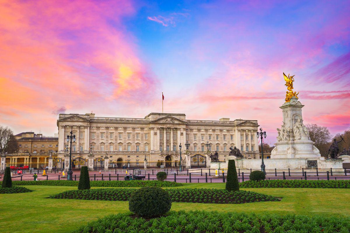Где жила Елизавета II: недвижимость британской короны королевской, дворец, здесь, Елизавета, резиденцией, дворце, Шотландии, резиденции, Елизаветы, является, семьи, Балморал, включает, Кроме, помещений, Рассказываем, британской, Лондоне, которых, отдыхала