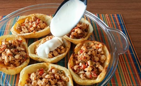 Подруга из Азербайджана научила готовить очень вкусный фаршированный картофель: рецепт