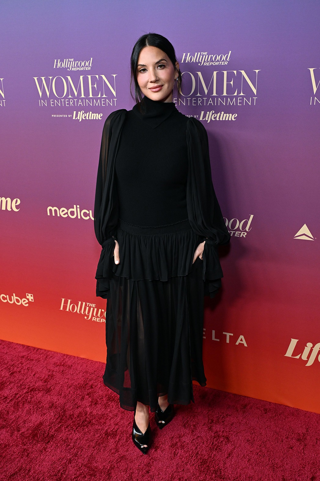 За лидерство и справедливость: Дакота Джонсон, Голди Хоун и Дженнифер Лопес