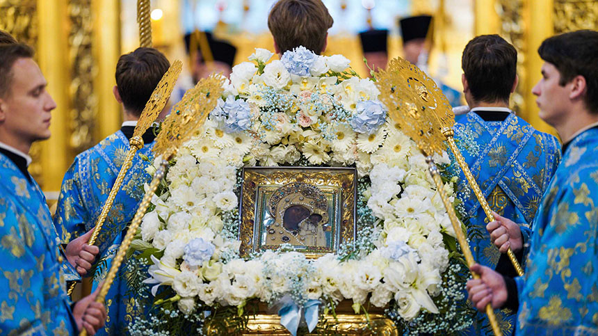 Праздник Казанской иконы Божией Матери в Богоявленском кафедральном соборе Москвы. 