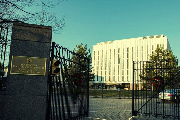 США объяснили маневры своего вертолета у посольства РФ