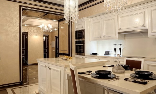 Тарелки из темного стекла