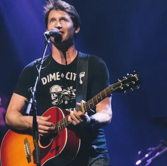 Джеймс Блант в шапке с российским гербом: скандал, хейт и неожиданная поддержка