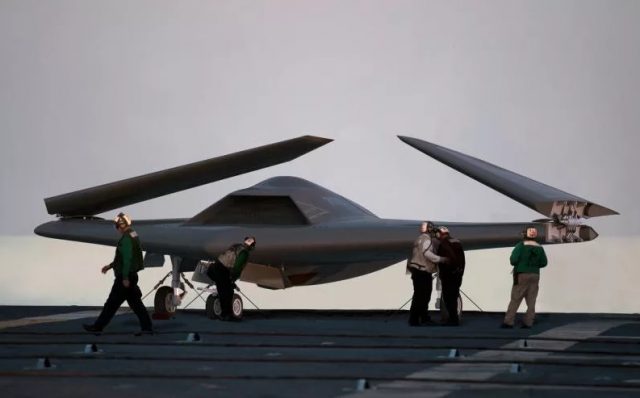 США создадут для военных летающий беспилотный танкер