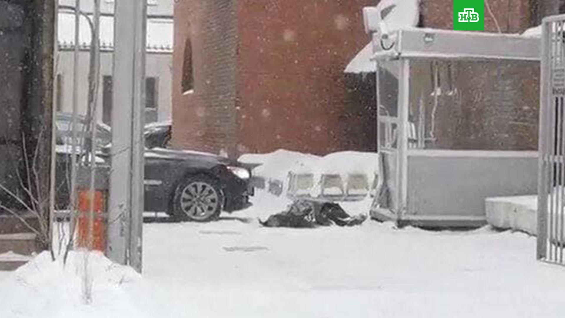 Автомобиль BMW задавил водителя в Москве