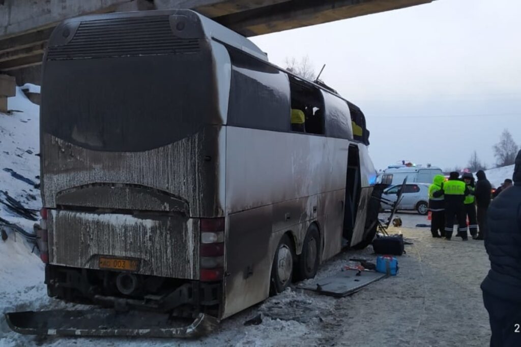 В Москве пять человек пострадали в ДТП с автобусом и маршруткой