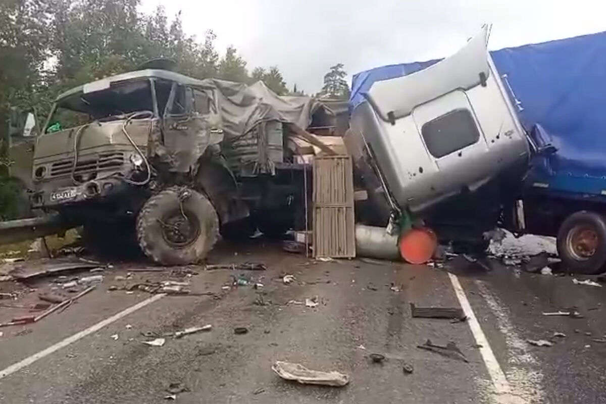 В Челябинской области на трассе М-5 произошло ДТП с участием двух фур