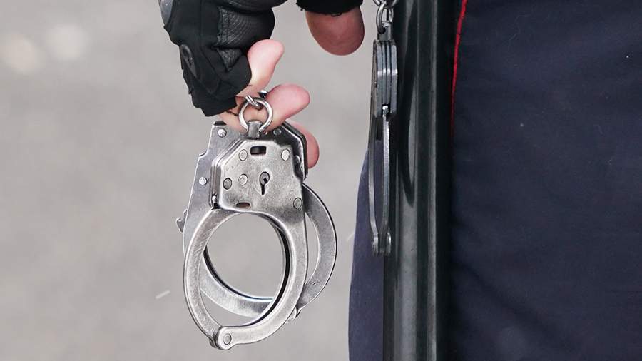 В Москве арестовали студентку за ношение подвески в виде трезубца
