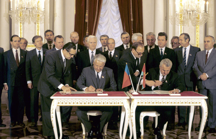 Борис Ельцин и Леонид Кравчук, 1990 год.jpg