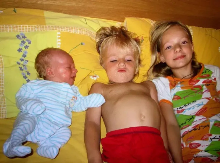 Елизавета Пескова показала редкие фото с младшим братом по случаю его 22-летия Елизавета, Дмитрия, Пескова, Михаил, Солоцинской, Николай, хорошие, сохранили, супруги, бывшие, разводом, завершился, почти, продлился, 28летняя, родился, отношенияДмитрий, полководца, советского, внучке