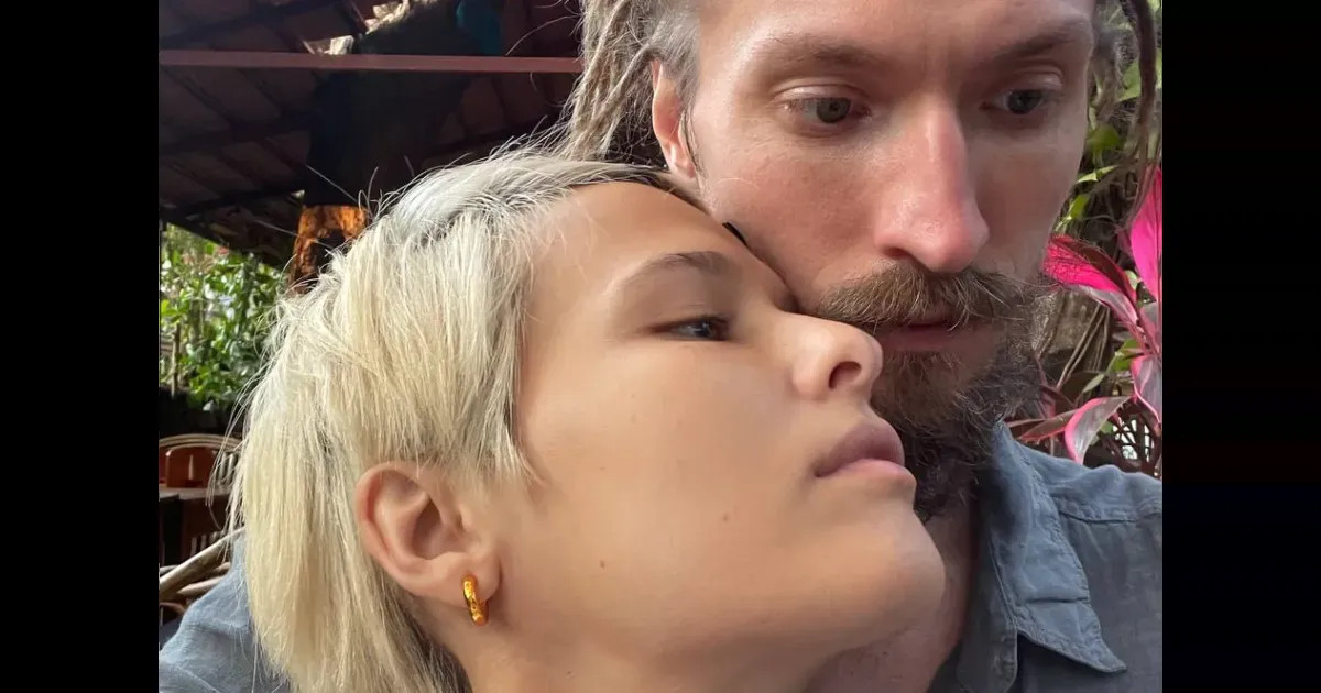 "Мы нашли бы друг друга в любой вселенной". Любовь Аксёнова показала редкое фото с мужем