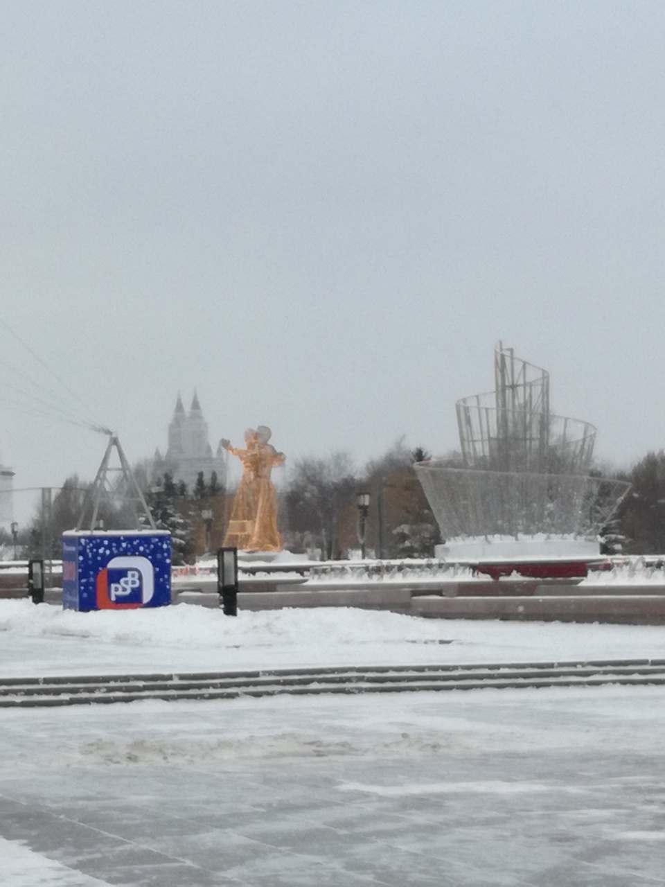 Ледовые скульптуры на Поклонной горе