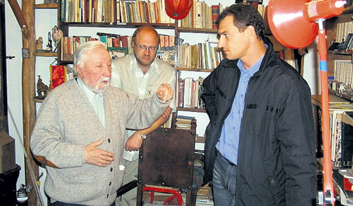 В 2003 году Роман взял интервью у бывшего генсека компартии Чили Луиса КОРВАЛАНА. Фото: Ok.ru